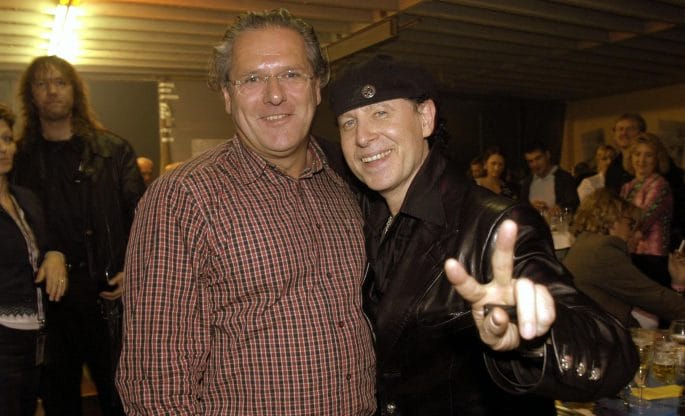Herbert Hauke mit Klaus Meine der Rockband Scorpions.